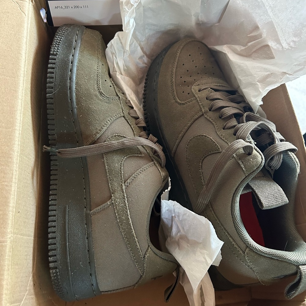 Nike Men's Olive Green Sneakers